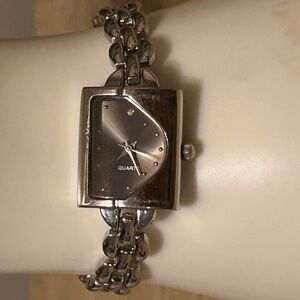 Advance Silver Tone Women’s Quartz Watch Works great